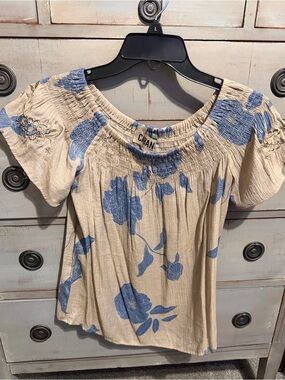 A Floral Off-Shoulder Blouse in beige and Blue